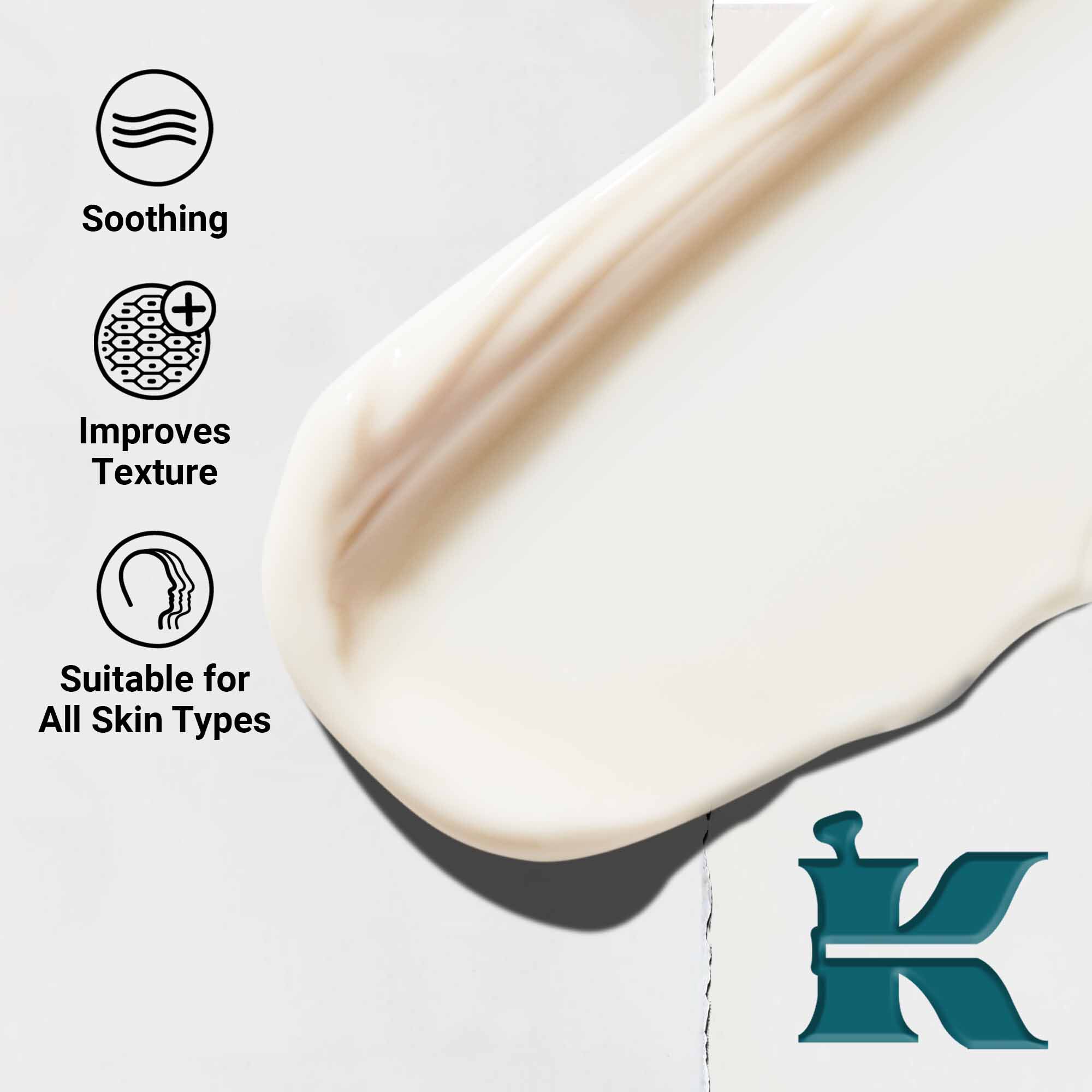 Primo piano della texture della lozione da barba Kiehl's Close Shavers Squadron Smooth Glider Precision Shave Lotion. Il testo evidenzia le sue qualita leviganti e migliorative della texture, adatta a tutti i tipi di pelle.