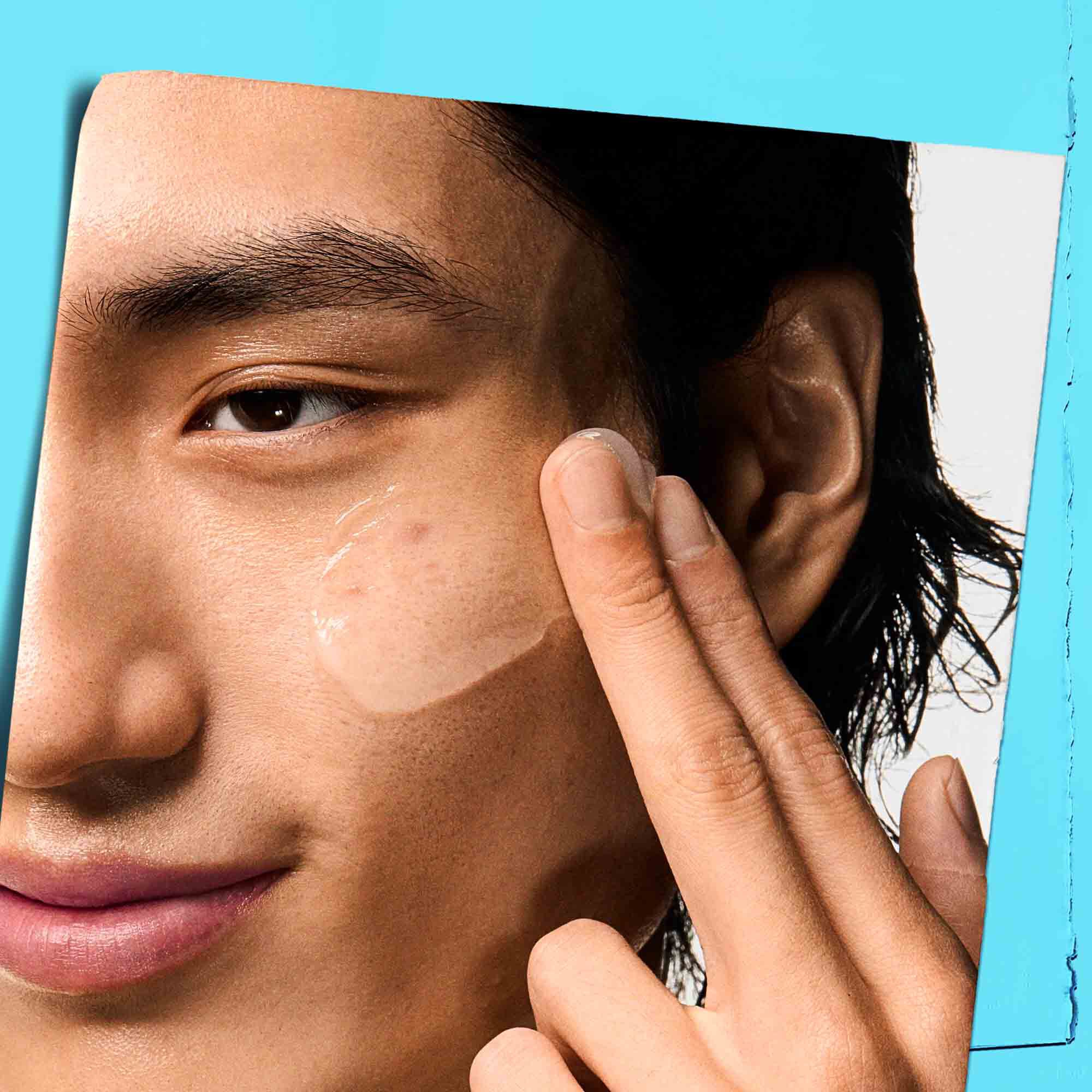 Ultra Facial Oil-Free Gel Cream applicato sul viso di un modello.