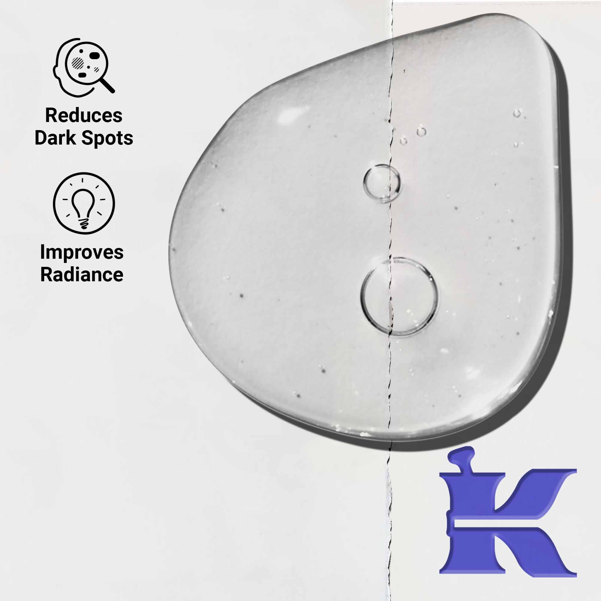 Primo piano della texture di Clearly Corrective Dark Spot Solution che mostra gocce di liquido trasparente.