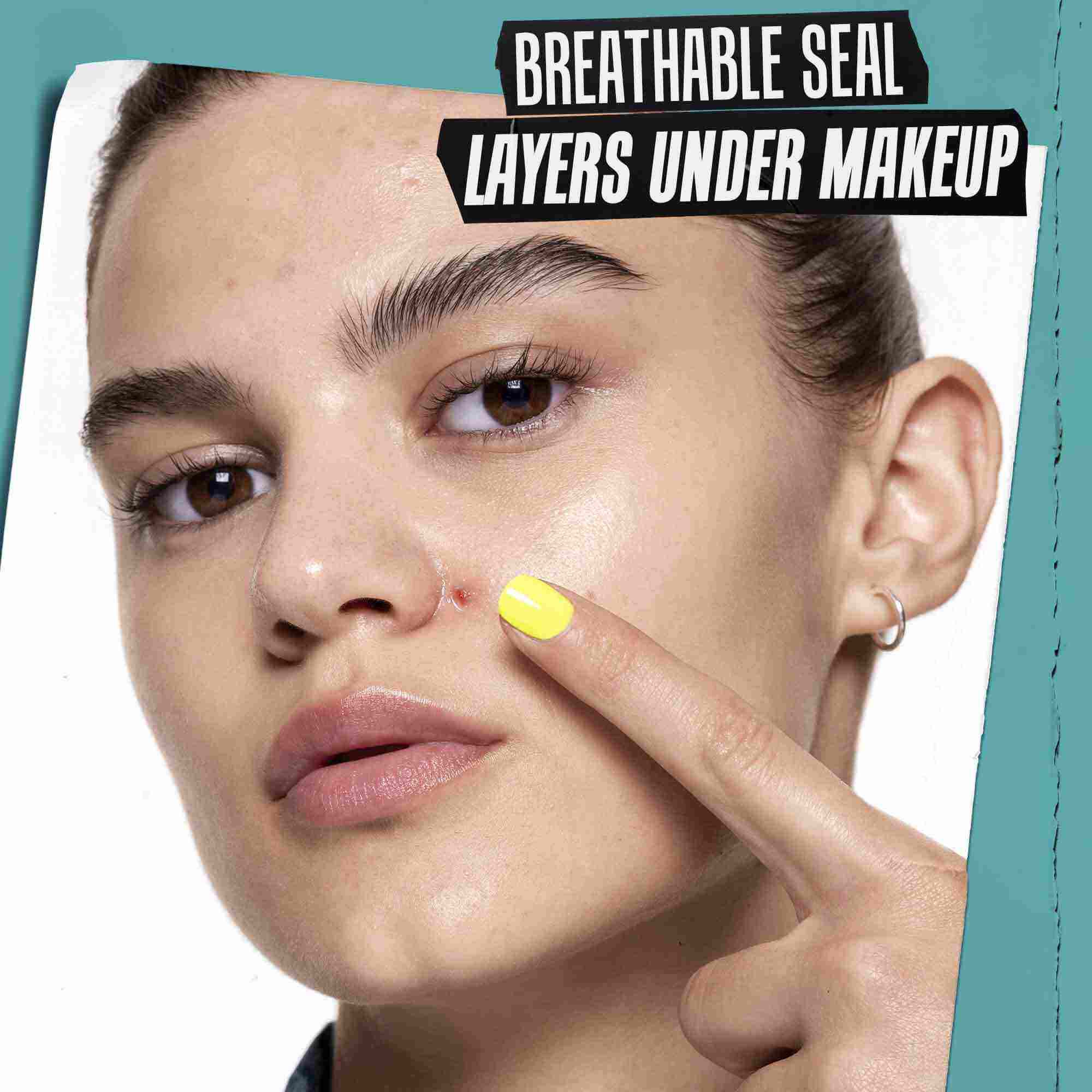 Applicazione di Truly-Targeted Blemish-Clearing Solution sulla pelle.