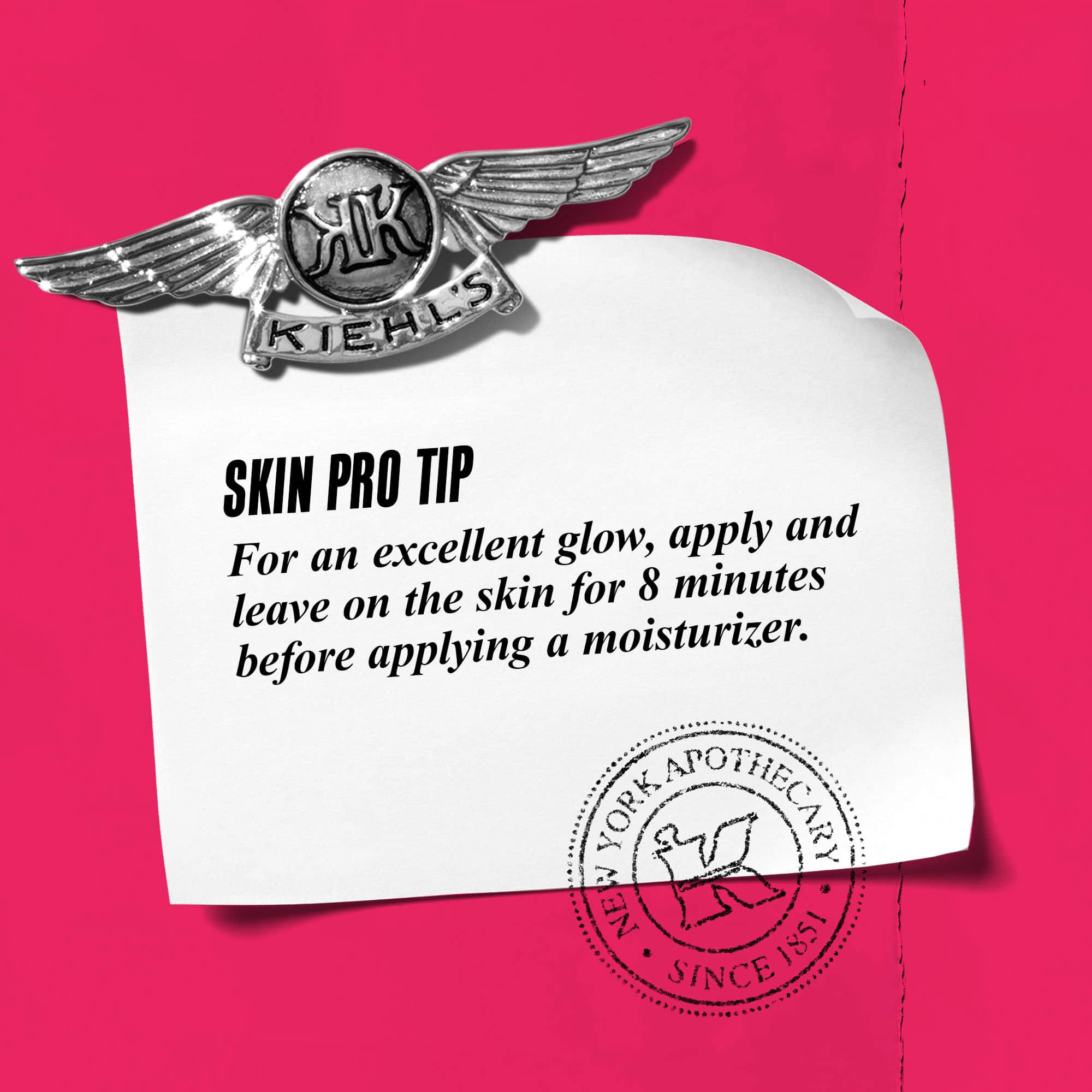 Grafica con testo: "Consiglio dell'esperto: Per una luminosita eccellente, applicare e lasciare agire sulla pelle per 5 minuti prima di applicare una crema idratante."