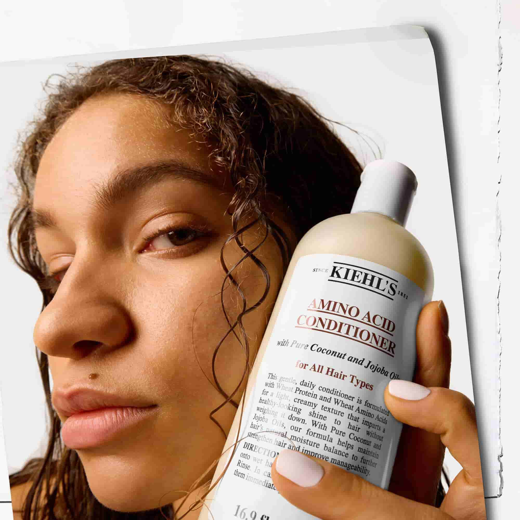 Modello che contiene il condizionatore di amminoacidi Kiehl's