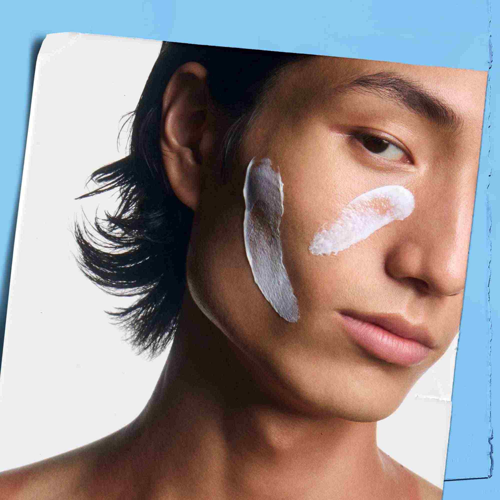 Ultra Facial Cream SPF 30 applicata sul viso di un modello.