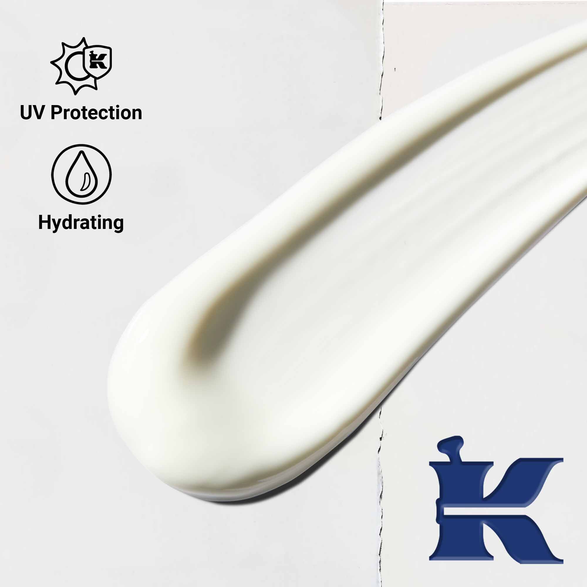 Primo piano della texture di Facial Fuel Moisturizer SPF 19; formula cremosa che evidenzia la protezione UV e i benefici dell'idratazione.